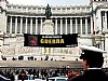 Lo striscione issato dagli attivisti di Greenpeace (6)