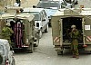 Soldato israeliano punta l'arma (10)