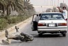 Legata ad un'auto e trascinata per le vie di Baghdad (10)