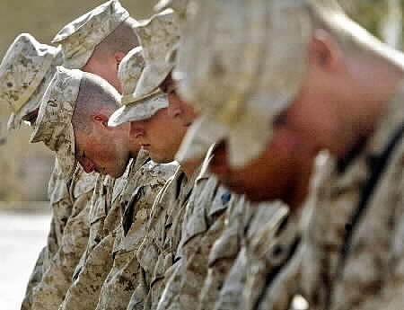 Soldati Usa durante i funerali di un militare