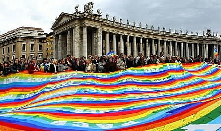 Un'immagine della manifestazione per la pace oraganizzata a Roma dai famigliari degli ostaggi reuters