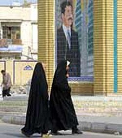 le donne iraqene hanno l'obbligo di indossare il burka
