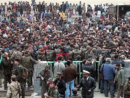 truppe italiane durante una manifestazione