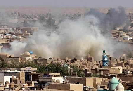 Fumo sale da cimitero di Najaf a seguito di una esplosione