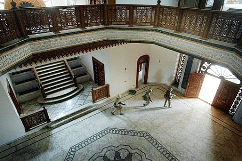 Marines all'interno del palazzo presidenziale 2