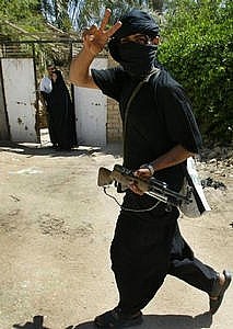 militante iracheno armato
